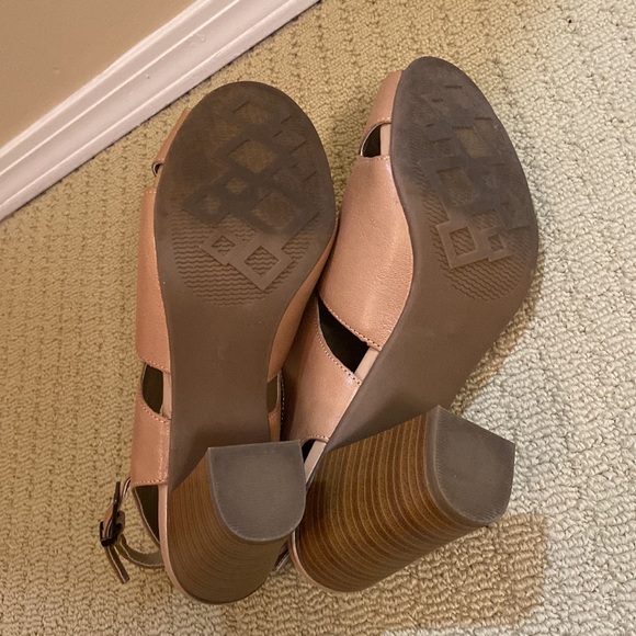 White Mountain Block Heels - Picture 5 of 5